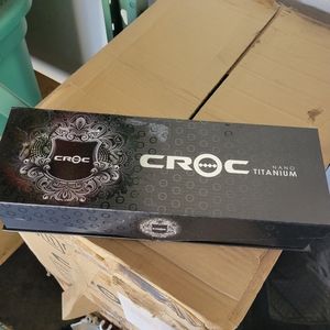 Croc titanium flat iron 1.5 inch